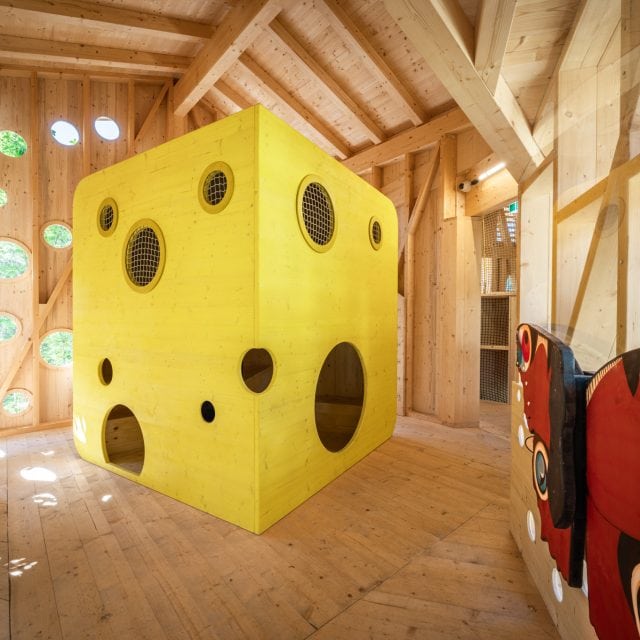 almi opolis detailansicht käselaib und schmetterling