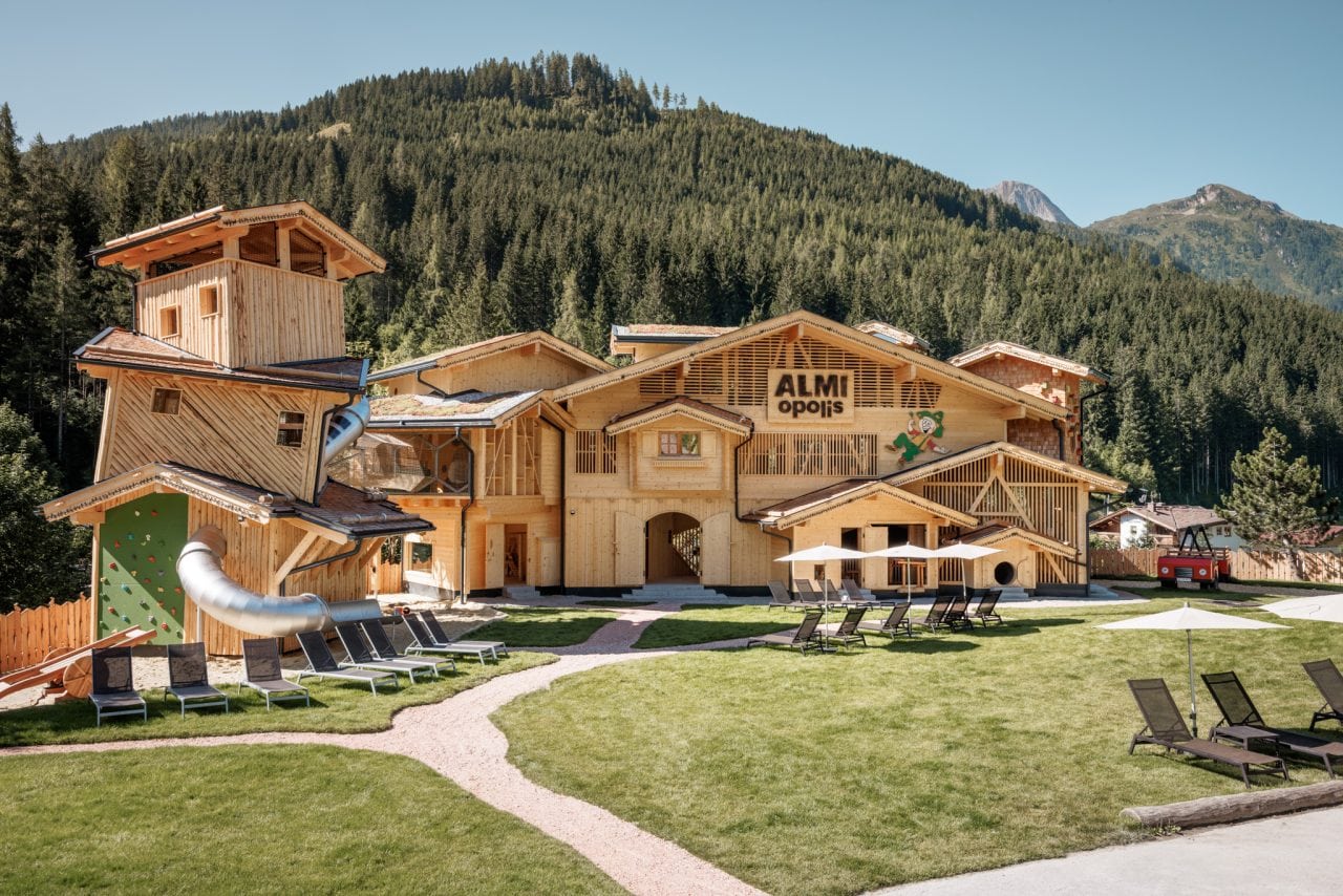 almi opolis gesamtansicht spielturm