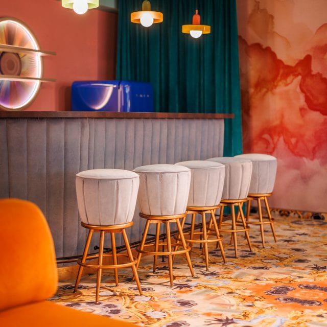 family entertainment center swifty detailanischt bar in karaoke hochformat